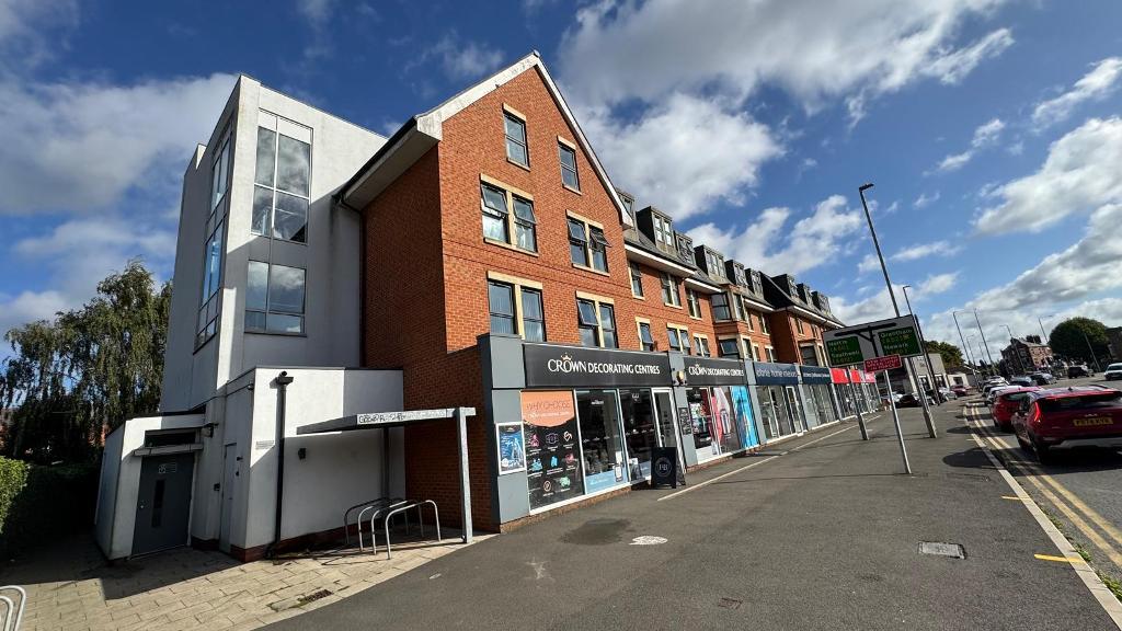 Radcliffe Road, West Bridgford, Nottinghamshire, NG2 5BR